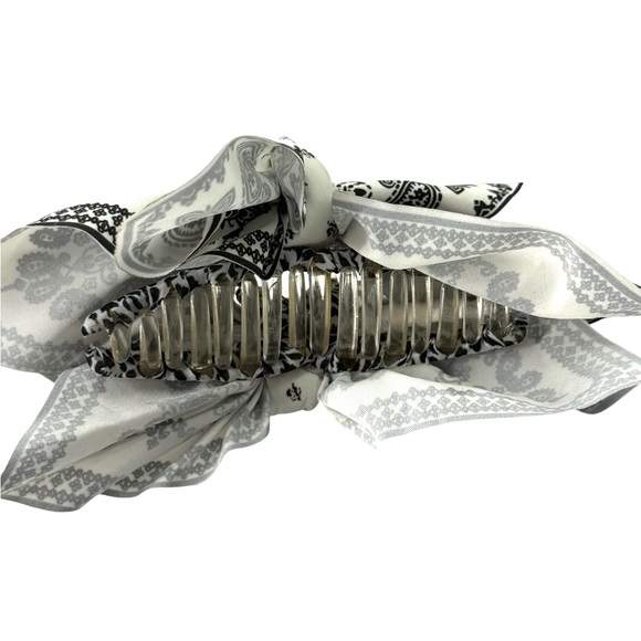 Bandana Bow Hair Claw Clip Black & White Paisley Scarf Bow Hair Accessory - Picture 4 of 8